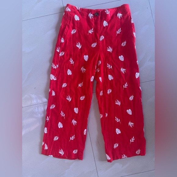 Ann Taylor Red Leaf Print Pants red and white capri size 4 wide legs - Picture 15 of 15
